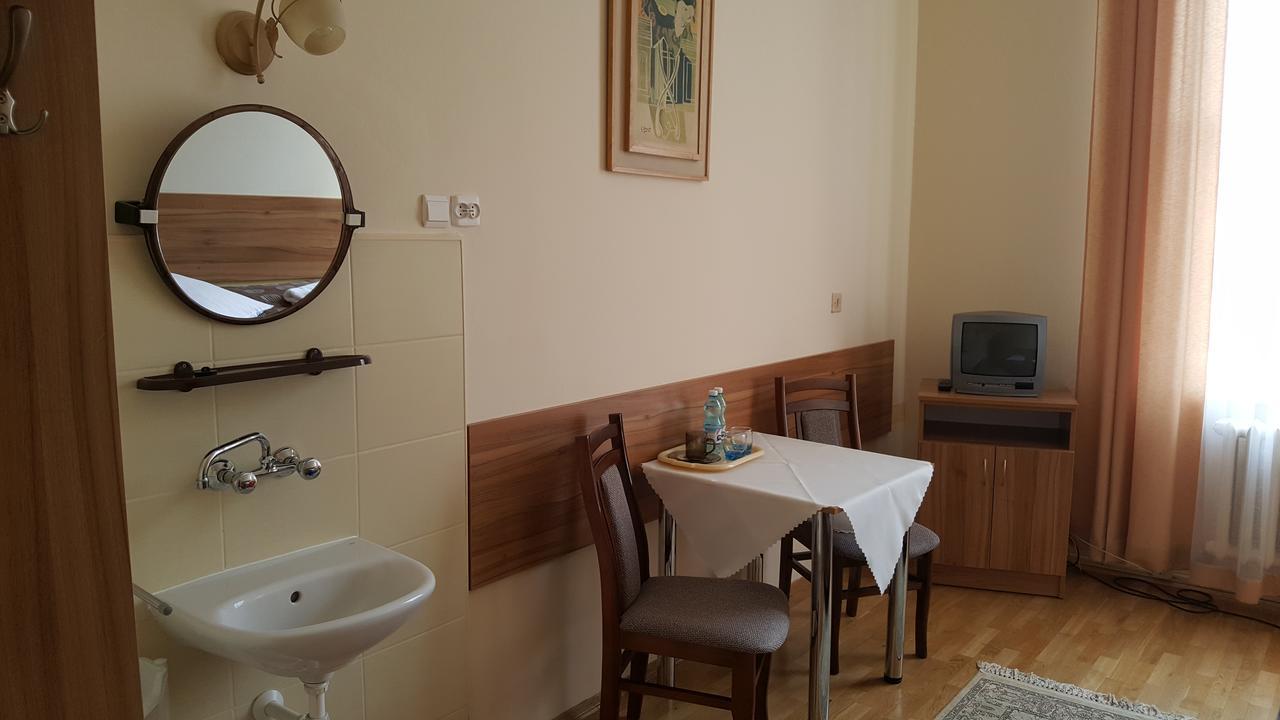 Stary Dom Zdrojowy Hotel Krynica Zdroj Luaran gambar