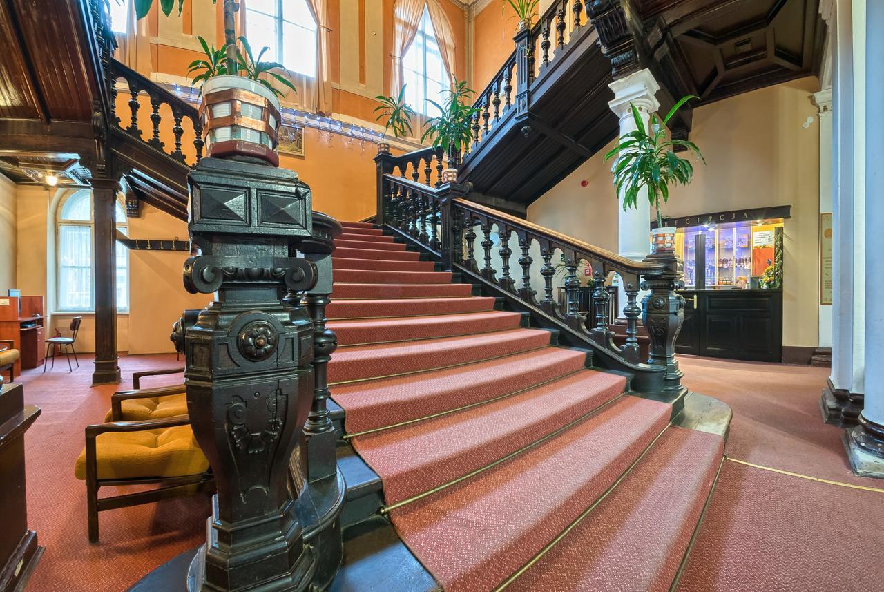 Stary Dom Zdrojowy Hotel Krynica Zdroj Luaran gambar