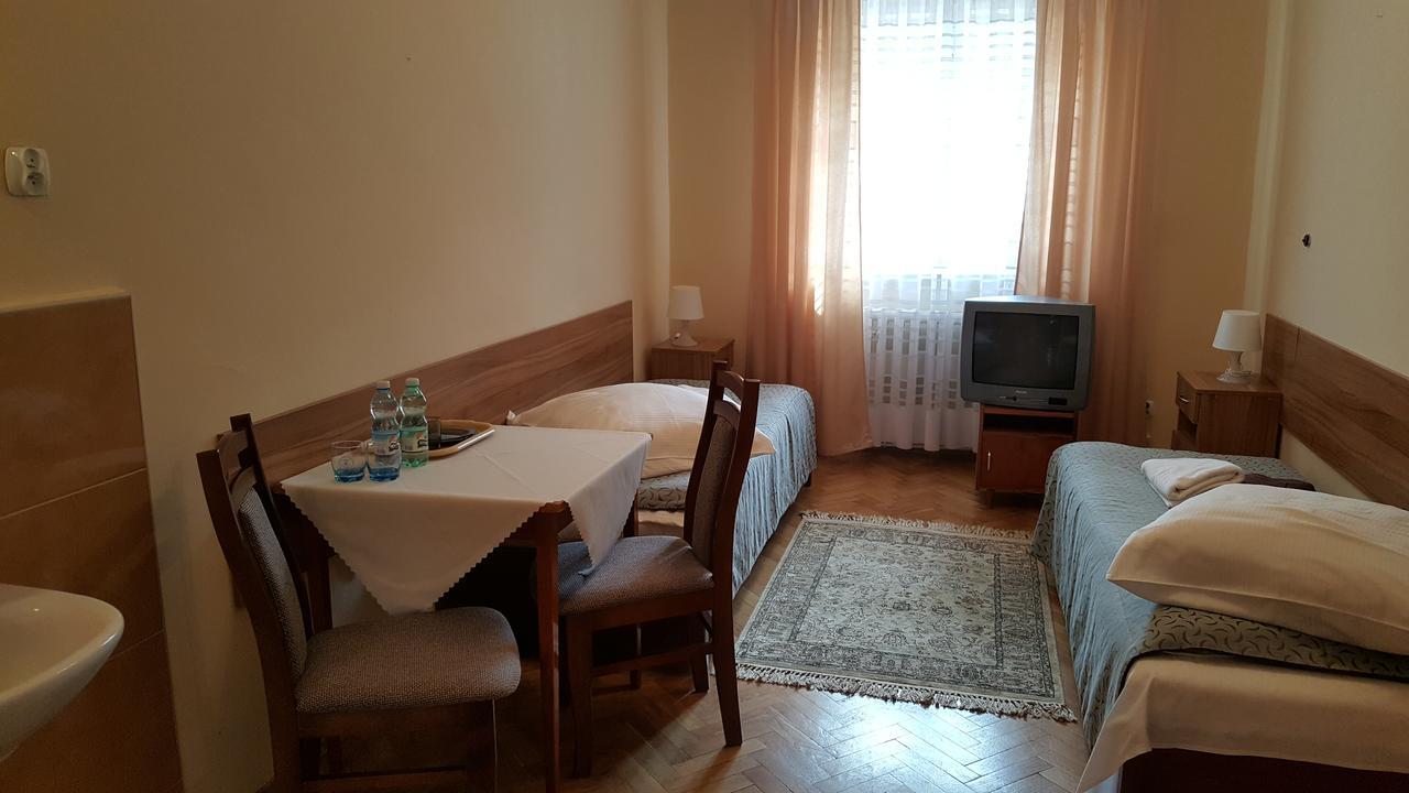Stary Dom Zdrojowy Hotel Krynica Zdroj Luaran gambar
